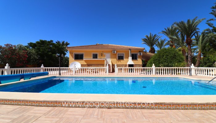 Te koop - Huis - Vrijstaande Villa - Catral - Catral Centro