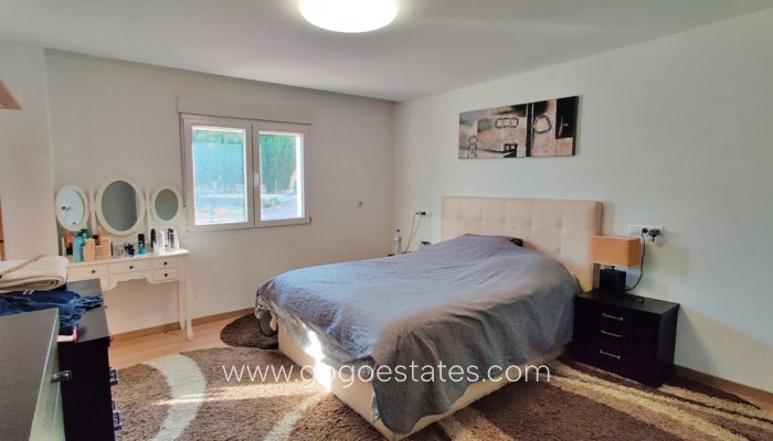 Te koop - Huis - Vrijstaande Villa - Novelda - Estación