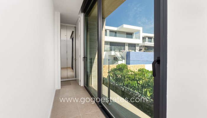 Wiederverkauf - Haus - Freistehende Villa - Finestrat