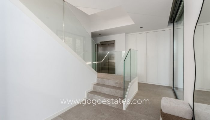 Wiederverkauf - Haus - Freistehende Villa - Finestrat