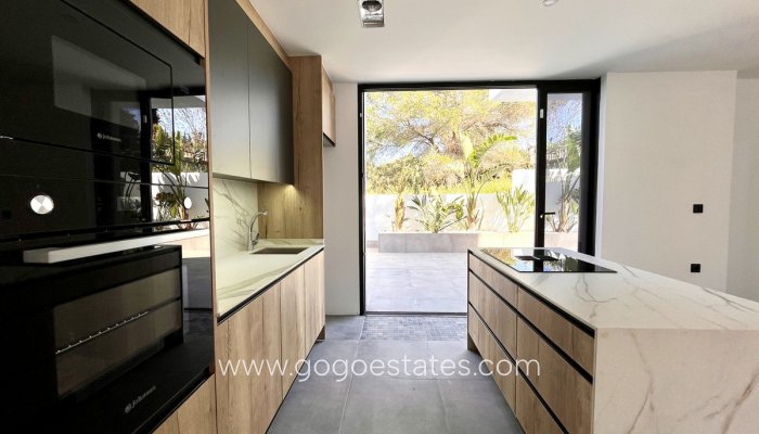 Te koop - Huis - Vrijstaande Villa - Torrevieja - Torrevieja Centro