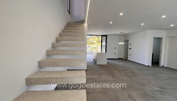 Te koop - Huis - Vrijstaande Villa - Torrevieja - Torrevieja Centro