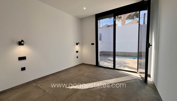 Te koop - Huis - Vrijstaande Villa - Torrevieja - Torrevieja Centro