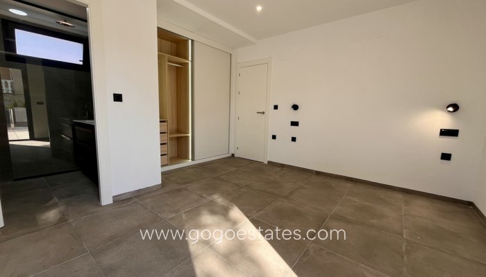 Te koop - Huis - Vrijstaande Villa - Torrevieja - Torrevieja Centro