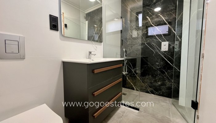 Te koop - Huis - Vrijstaande Villa - Torrevieja - Torrevieja Centro