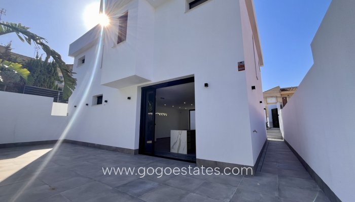 Te koop - Huis - Vrijstaande Villa - Torrevieja - Torrevieja Centro