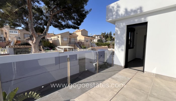 Te koop - Huis - Vrijstaande Villa - Torrevieja - Torrevieja Centro