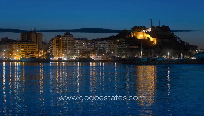 Te koop - Huis - Vrijstaande Villa - Dénia - Denia Centro