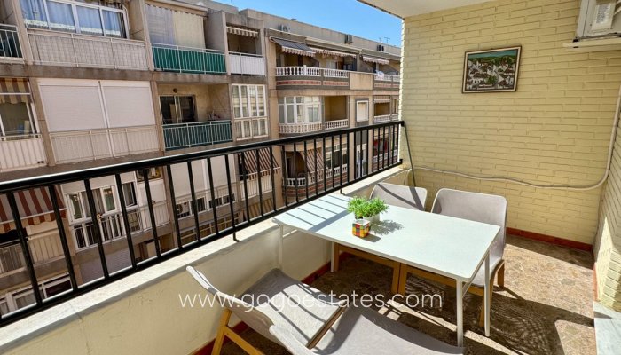 Te koop - Appartement - Appartement op de middelste verdieping - Torrevieja - Torrevieja Centro