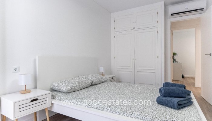 Te koop - Appartement - Appartement op de middelste verdieping - Torrevieja - Torrevieja Centro