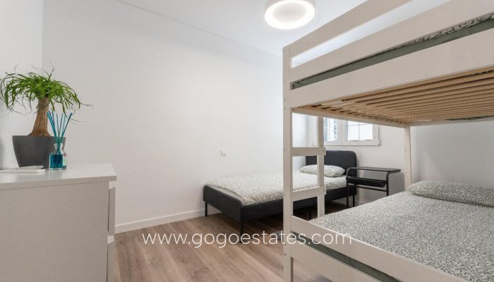 Te koop - Appartement - Appartement op de middelste verdieping - Torrevieja - Torrevieja Centro