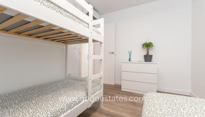 Te koop - Appartement - Appartement op de middelste verdieping - Torrevieja - Torrevieja Centro