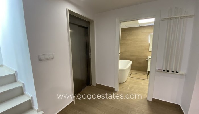 Te koop - Huis - Vrijstaande Villa - Orihuela - Villamartin