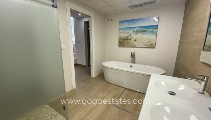 Te koop - Huis - Vrijstaande Villa - Orihuela - Villamartin