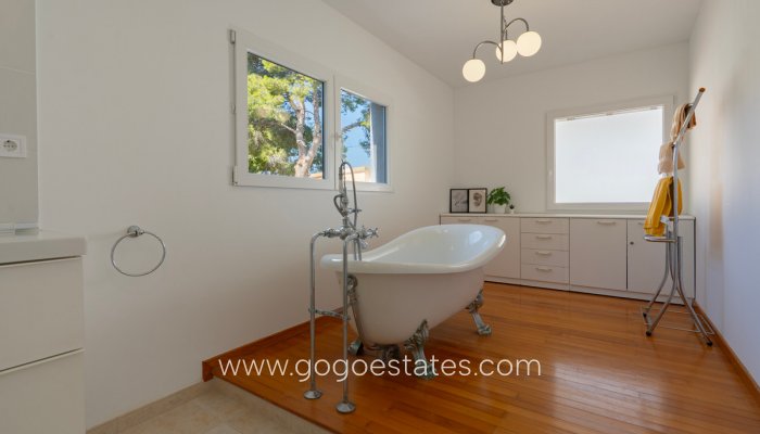 Te koop - Huis - Vrijstaande Villa - Calpe - Calpe Centro