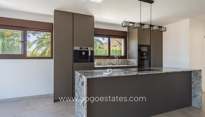 Te koop - Huis - Vrijstaande Villa - Dénia - Denia Centro