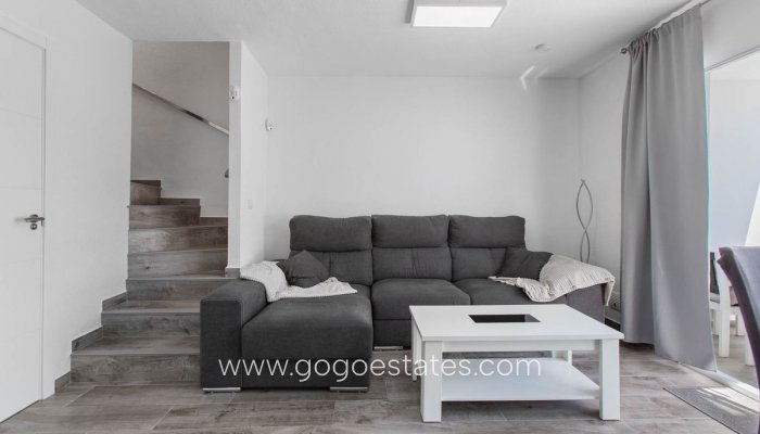 Te koop - Huis - Halfvrijstaande woning - Torrevieja - Lago jardin