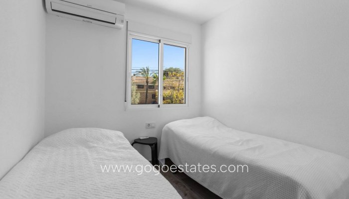 Te koop - Huis - Halfvrijstaande woning - Torrevieja - Lago jardin