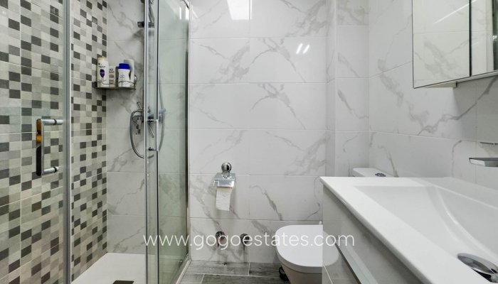 Te koop - Huis - Halfvrijstaande woning - Torrevieja - Lago jardin