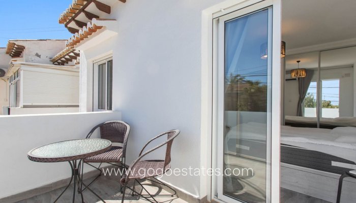 Te koop - Huis - Halfvrijstaande woning - Torrevieja - Lago jardin