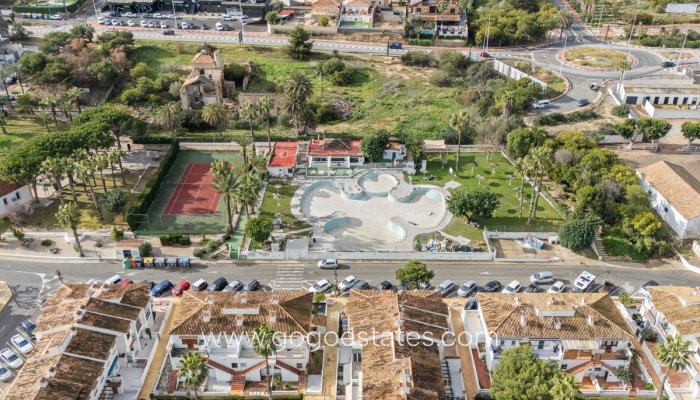 Te koop - Huis - Halfvrijstaande woning - Torrevieja - Lago jardin