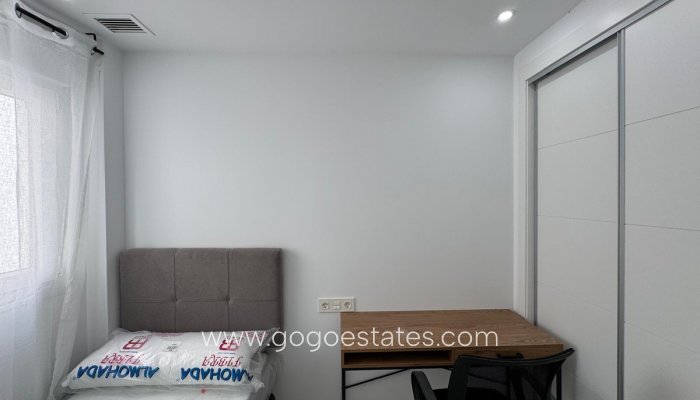 Te koop - Appartement - Appartement op de middelste verdieping - Torrevieja - Torrevieja Centro