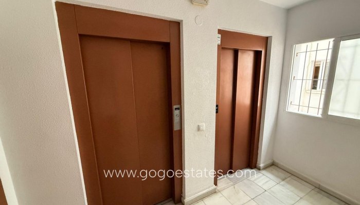 Te koop - Appartement - Studio op de middelste verdieping - Torrevieja - Playa de los Locos