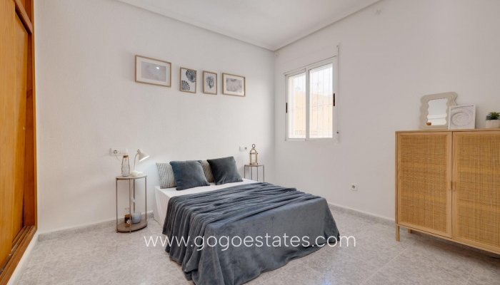 Resale - House - Bungalow - Torrevieja - Torrevieja Centro