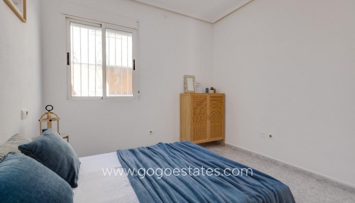 Resale - House - Bungalow - Torrevieja - Torrevieja Centro