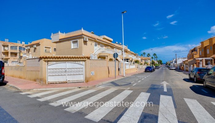 Resale - House - Bungalow - Torrevieja - Torrevieja Centro