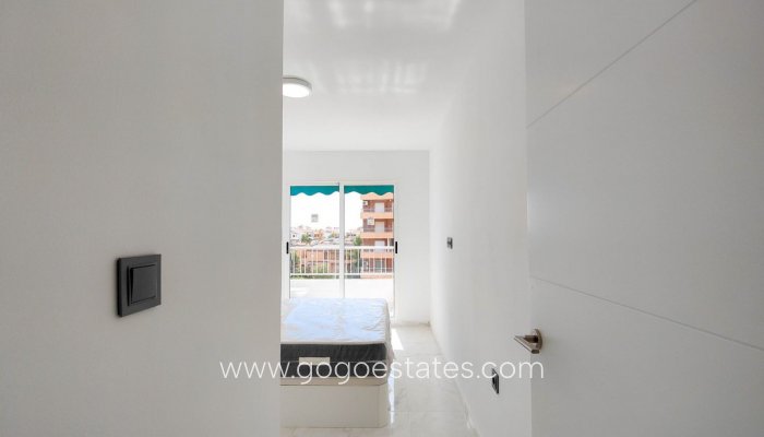 Te koop - Appartement - Appartement op de middelste verdieping - Orihuela - Punta Prima