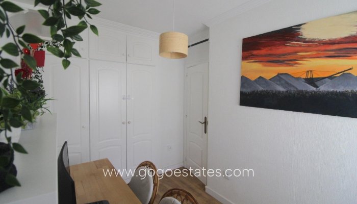 Te koop - Appartement - Appartement op de middelste verdieping - Torrevieja - La veleta