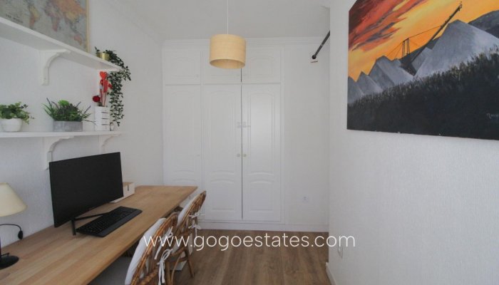 Te koop - Appartement - Appartement op de middelste verdieping - Torrevieja - La veleta