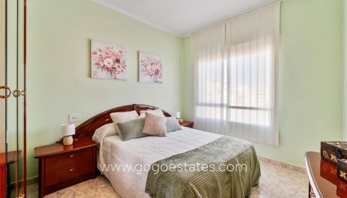 Te koop - Appartement - Appartement op de middelste verdieping - Torrevieja - Torrevieja Centro