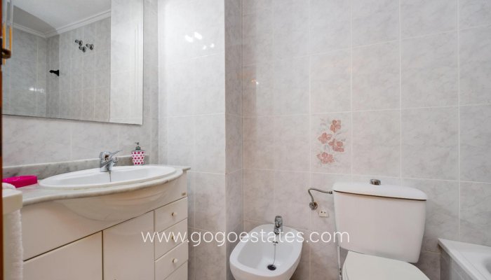 Te koop - Appartement - Appartement op de middelste verdieping - Torrevieja - Torrevieja Centro