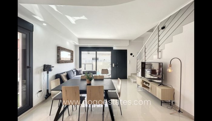 Te koop - Huis - Vrijstaande Villa - Orihuela - Villamartin