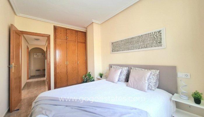 Resale - Apartment - Middle Floor Apartment - Torrevieja - Torrevieja Centro