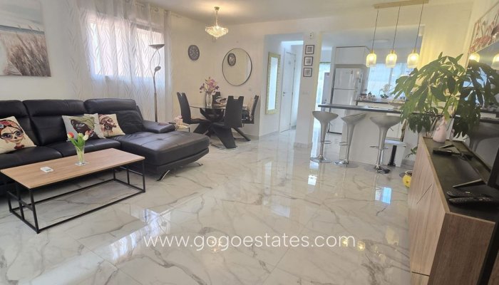 Te koop - Huis - Halfvrijstaande woning - Torrevieja - Torrevieja Centro