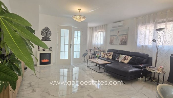 Te koop - Huis - Halfvrijstaande woning - Torrevieja - Torrevieja Centro