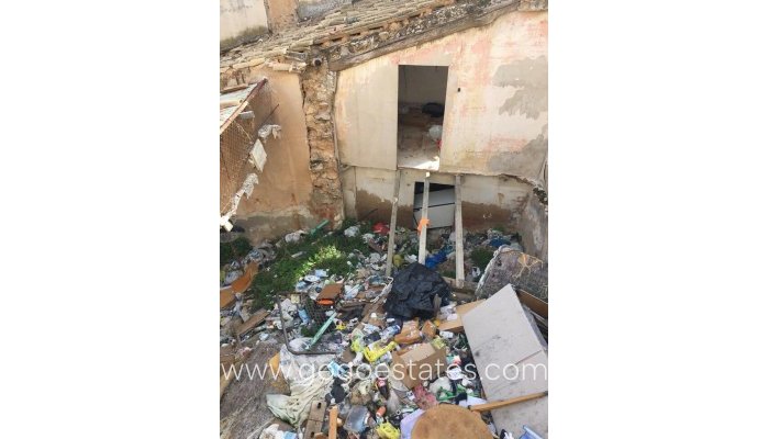 Te koop - Perceel - Land - Onil - Onil Centro