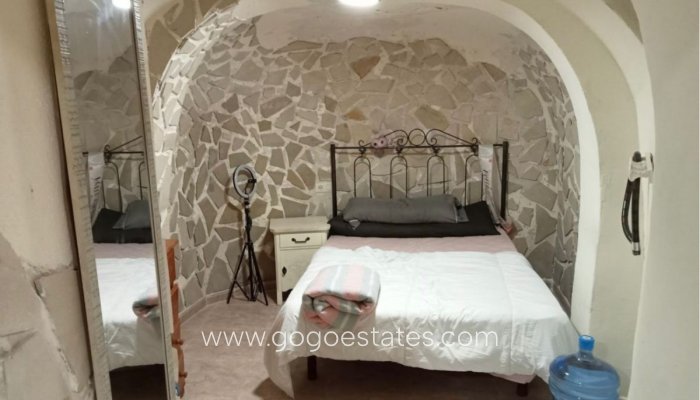Te koop - Huis - Grotwoning - Alicante - Alcoraya