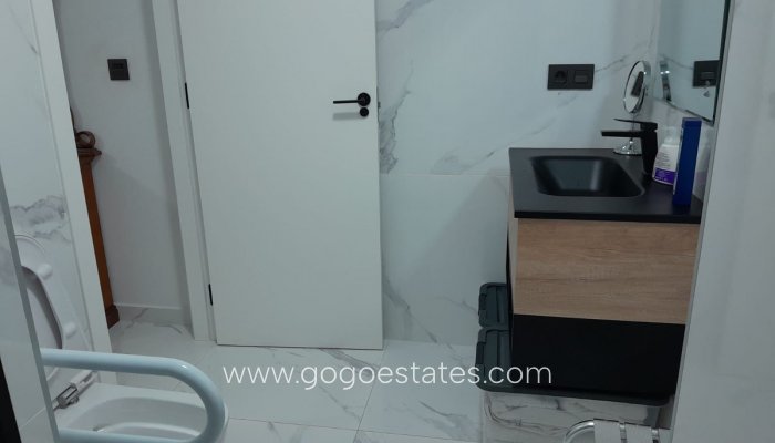 Te koop - Appartement - Appartement op de middelste verdieping - Torrevieja - Torrevieja Centro