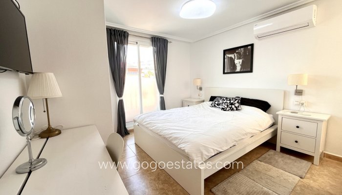 Te koop - Huis - Stadswoning - Torrevieja - La Mata