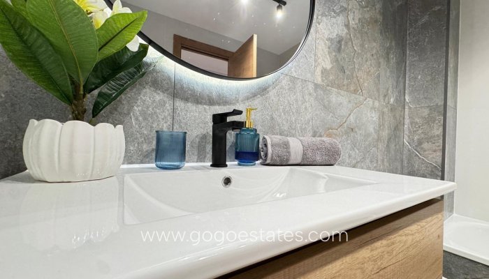 Te koop - Appartement - Appartement op de middelste verdieping - Torrevieja - Torrevieja Centro