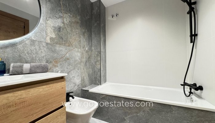 Te koop - Appartement - Appartement op de middelste verdieping - Torrevieja - Torrevieja Centro