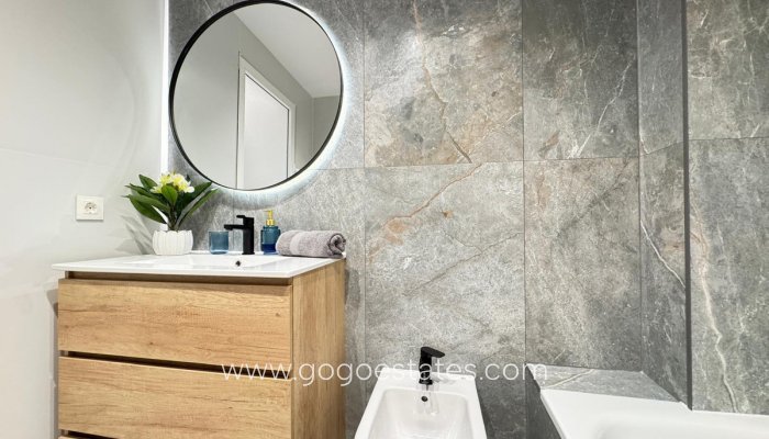 Te koop - Appartement - Appartement op de middelste verdieping - Torrevieja - Torrevieja Centro