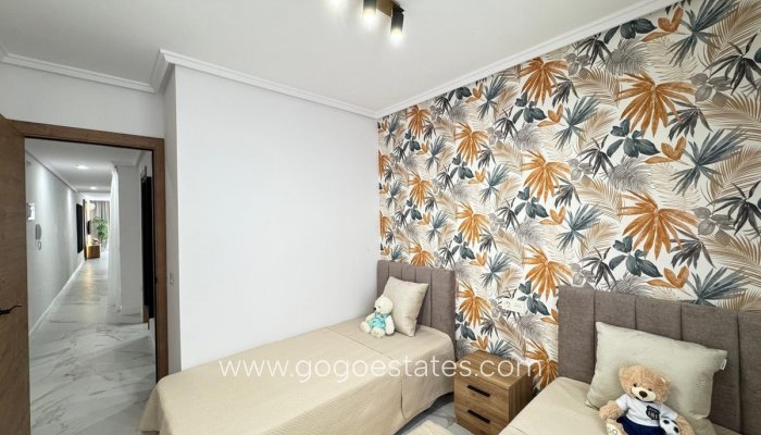 Te koop - Appartement - Appartement op de middelste verdieping - Torrevieja - Torrevieja Centro