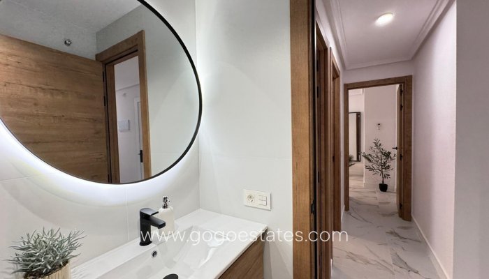 Te koop - Appartement - Appartement op de middelste verdieping - Torrevieja - Torrevieja Centro