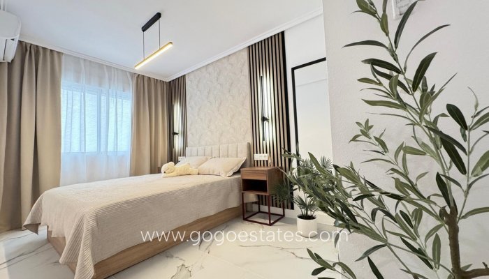 Te koop - Appartement - Appartement op de middelste verdieping - Torrevieja - Torrevieja Centro