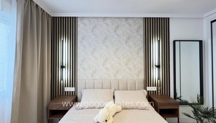 Te koop - Appartement - Appartement op de middelste verdieping - Torrevieja - Torrevieja Centro